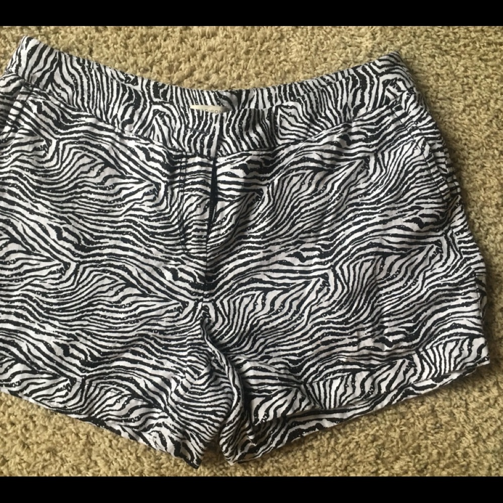 Madison zebra pattern linen blend shorts size 14.